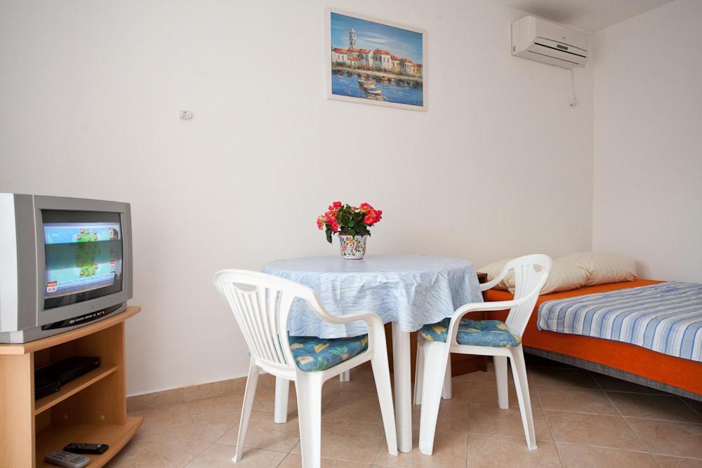 Apartments Mato คิร์ก ภายนอก รูปภาพ